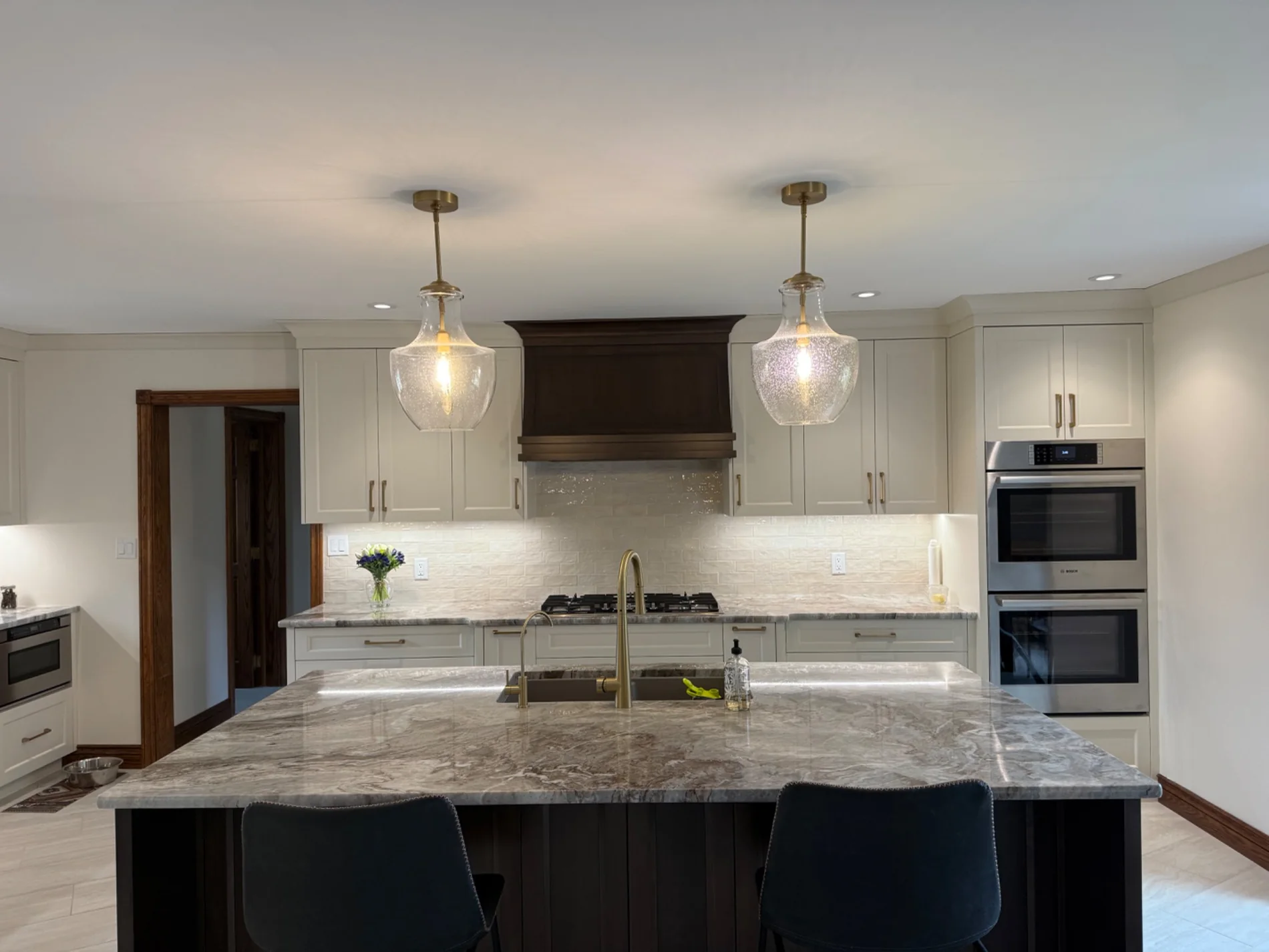 Two-tone luxury kitchen